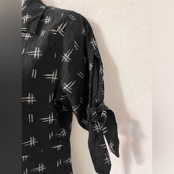 Vulcan women’s size S black-& white cotton blend short sleeve button-down dress - Picture 4 of 6